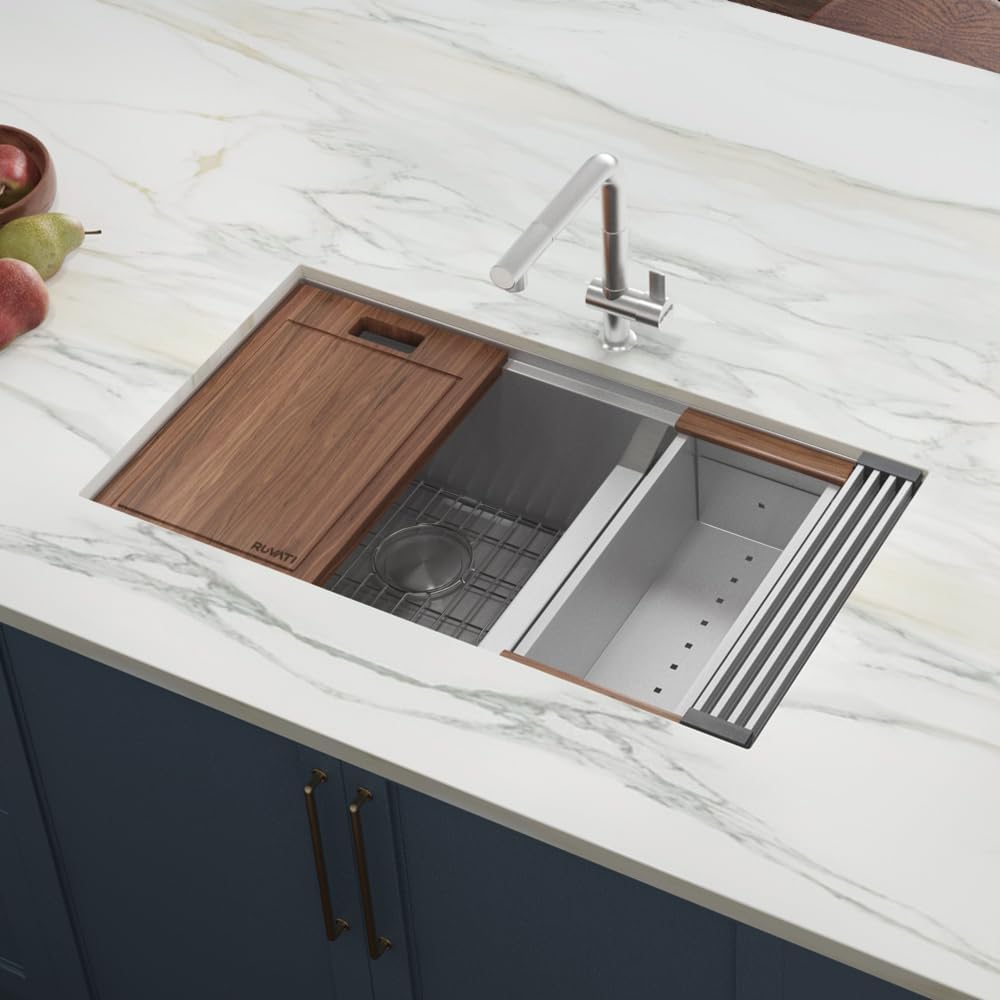 33-in Double Bowl 60/40 Undermount Workstation Kitchen Sink- RVH8356