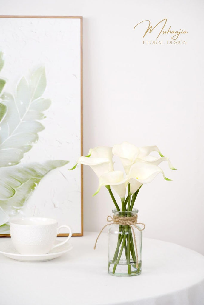Artificial Flowers Calla Lily in Glass Vase with Faux Water, Artificial Flower Real Touch Latex Flowers - Set of 7