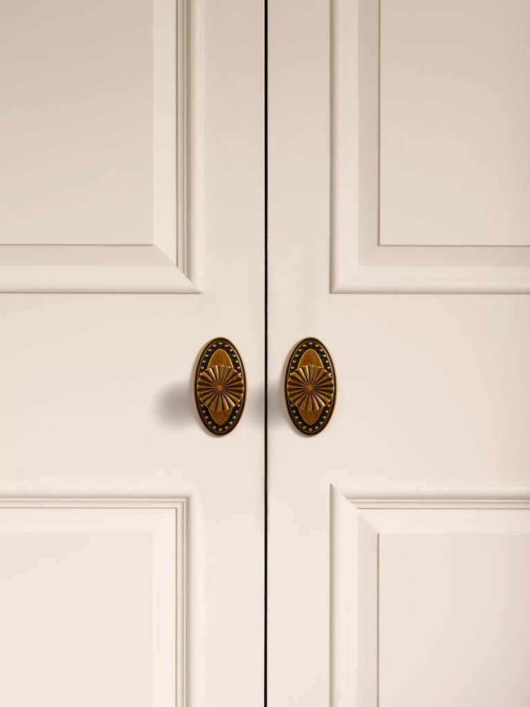 10 Pack Antique Brass Cabinet Knobs with Base Vintage Flat Drawer Pulls Kitchen Cupboard Bathroom Dresser Cabinet