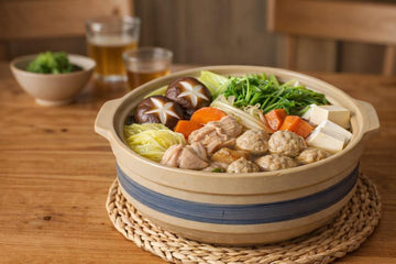 Donabe Clay Hot Pot, Blue Sakura Design, Ceramic Earthenware Banko Casserole, Shabu shabu Hot Pot Sukiyaki (Size 8