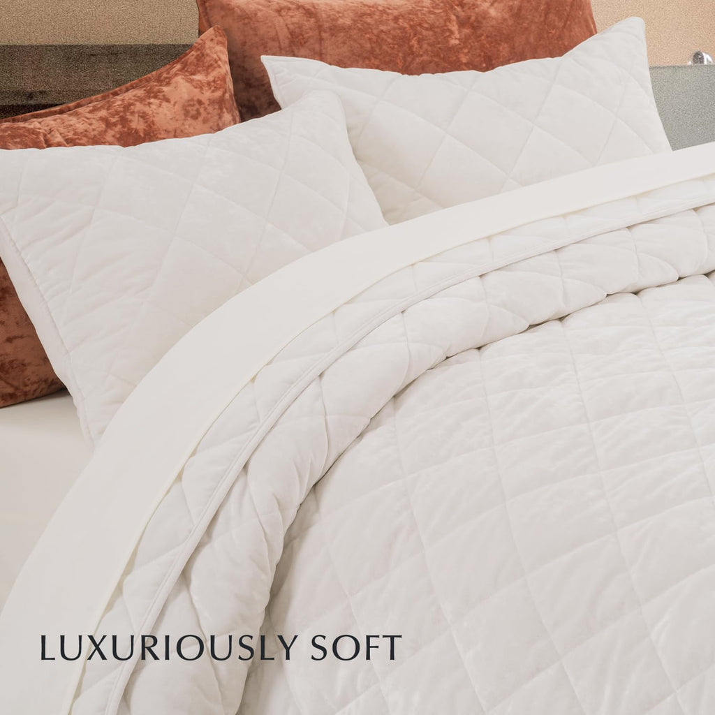 Luxury Crushed Diamond Lightweight Velvet Quilt, Off White