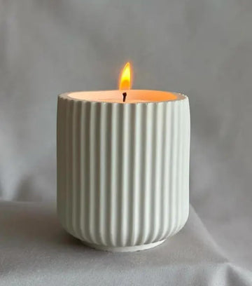 Modern Ceramic Scented Candle, White Ribbed Holder, Cylindrical Design, Decorative Home Fragrance