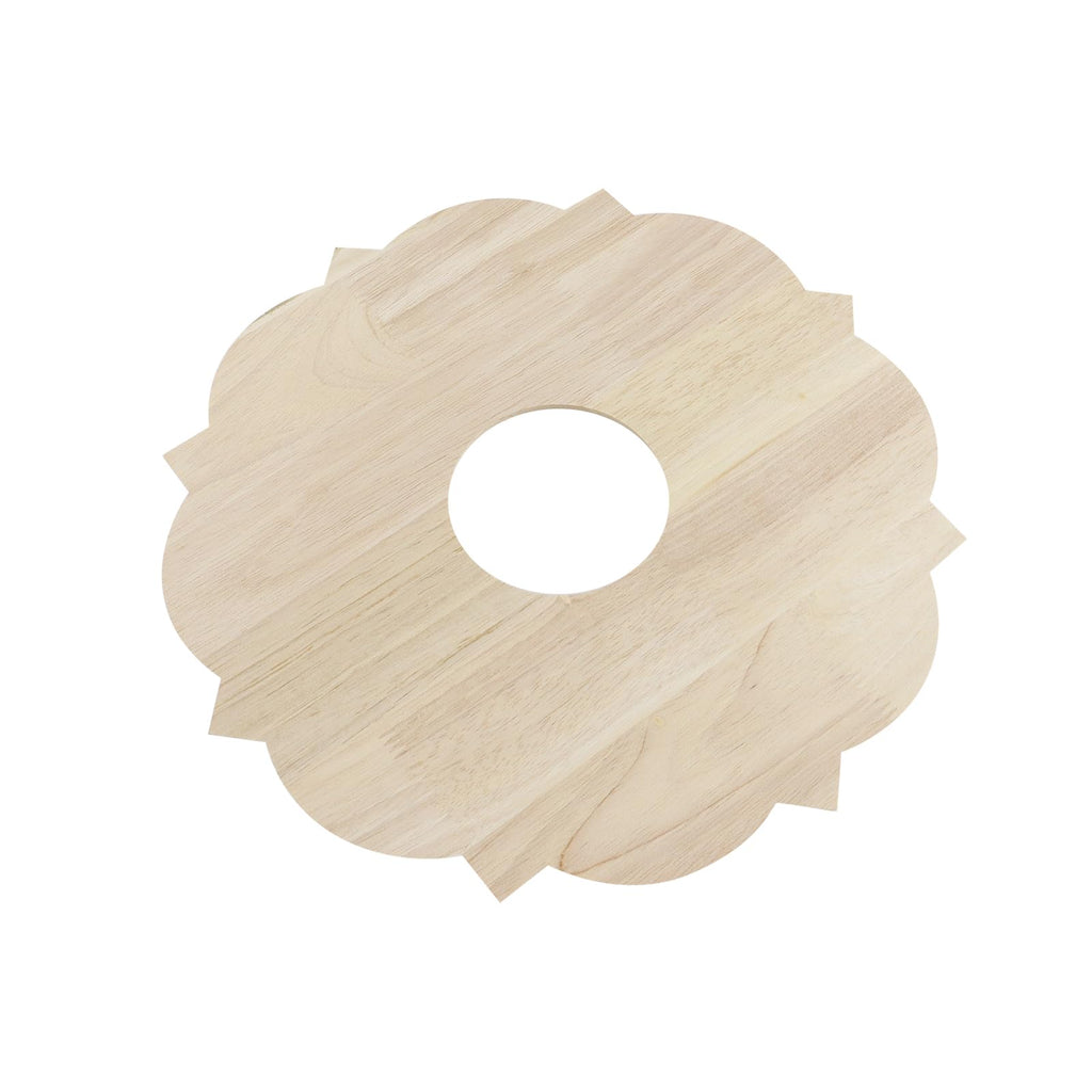 Floral‐Carved Ceiling Medallion for Light and Ceiling Fans