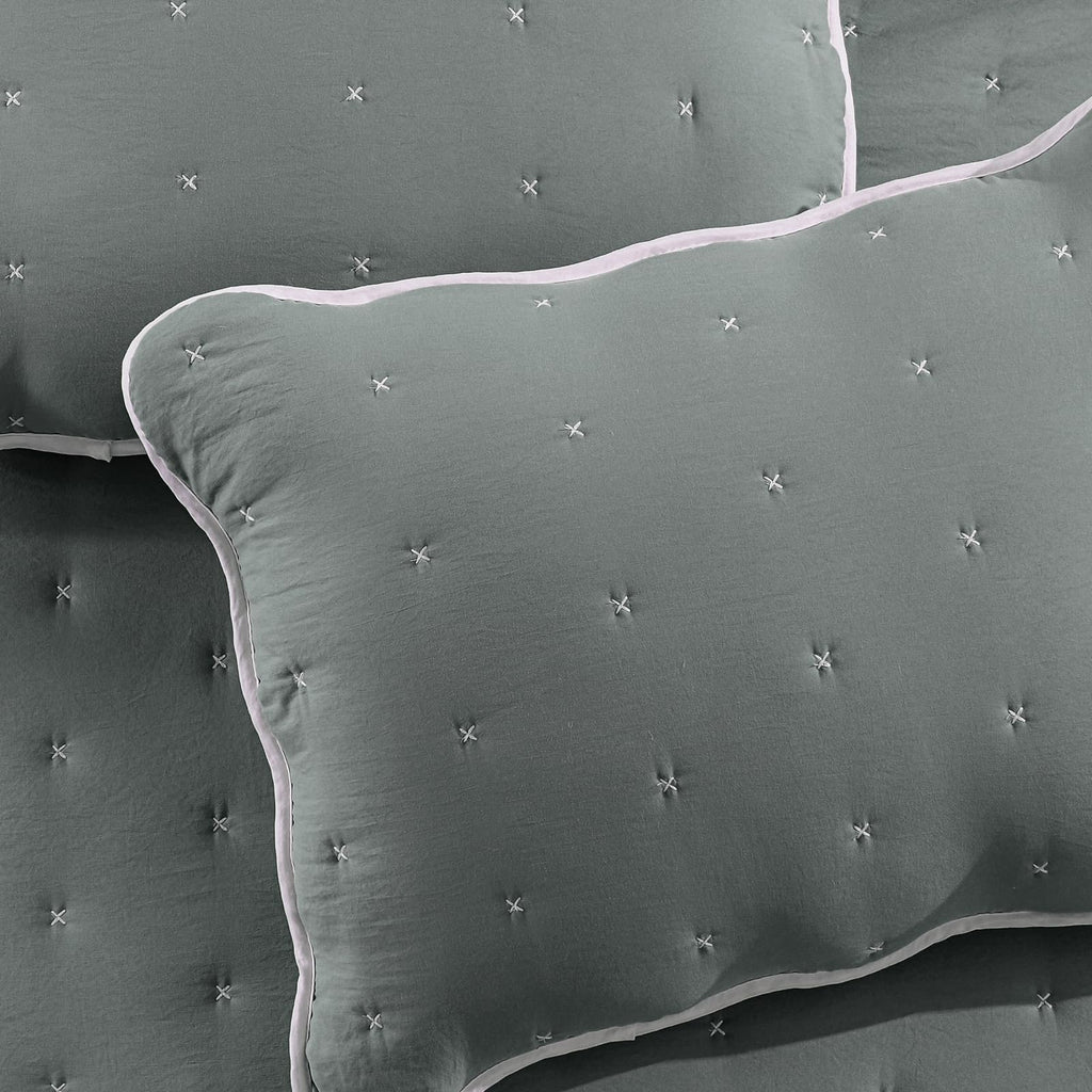 Pre-Washed Quilt Grey, Soft Microfiber Bedspread Quilted Thin Comforter with Scalloped Ruffle Edge