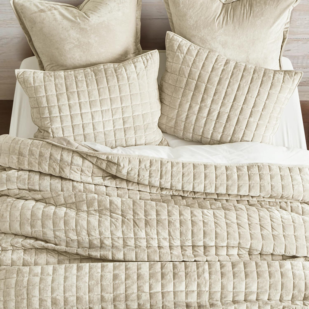 Luxury Velvet Quilt Set Full Queen Bedding Sets, Ultra Soft Velvet Comforter Set, Lightweight Channel Box Stitch