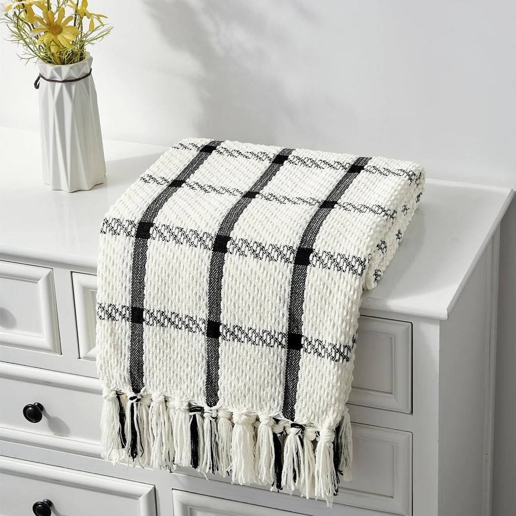 50"X60" Farmhouse Breathable Soft and Warm Chenille Plaid Throw Blanket, Home Decoration Throw with Tassles (Black &