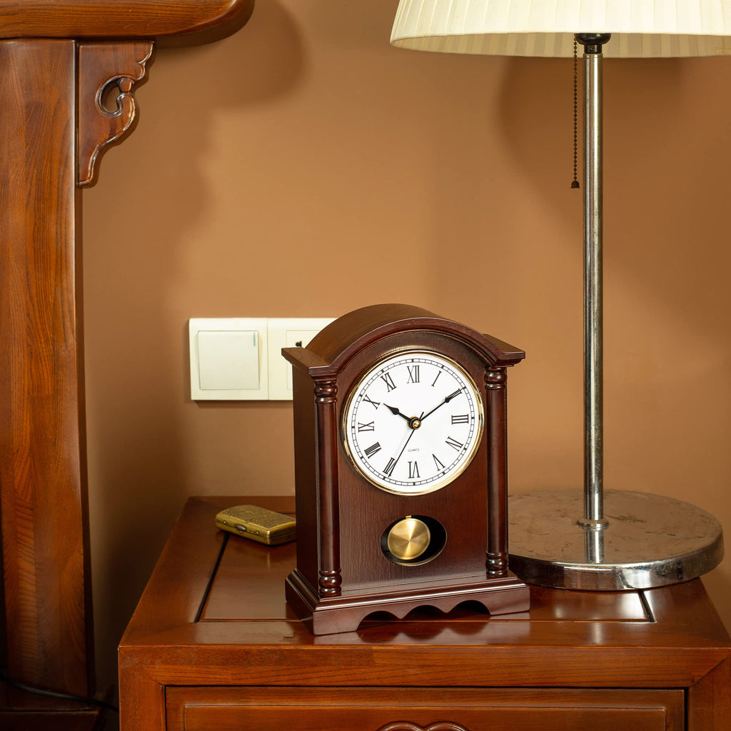 Classic Grandfather Mantel Clock Déco, Elegant Wooden Finish, Gold-Tone Pendulum, Desk Clock, Farmhouse Décor