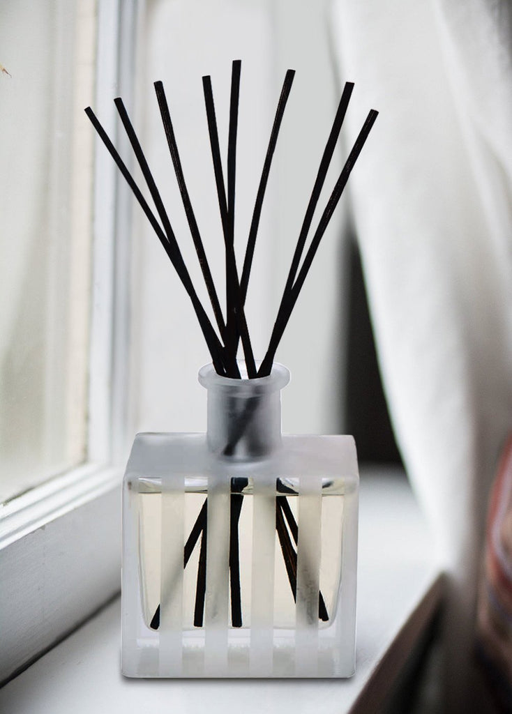Reed Diffuser Set, English Pear & Bergamot Scented Oil Diffuser with Sticks, Home Fragrance Accessories Shelf Decor
