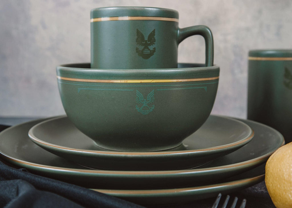 Master Chief 117 Stoneware 8-Piece Dinnerware Set | Video Game-Themed Home Kitchen Essentials | Includes Dinner And