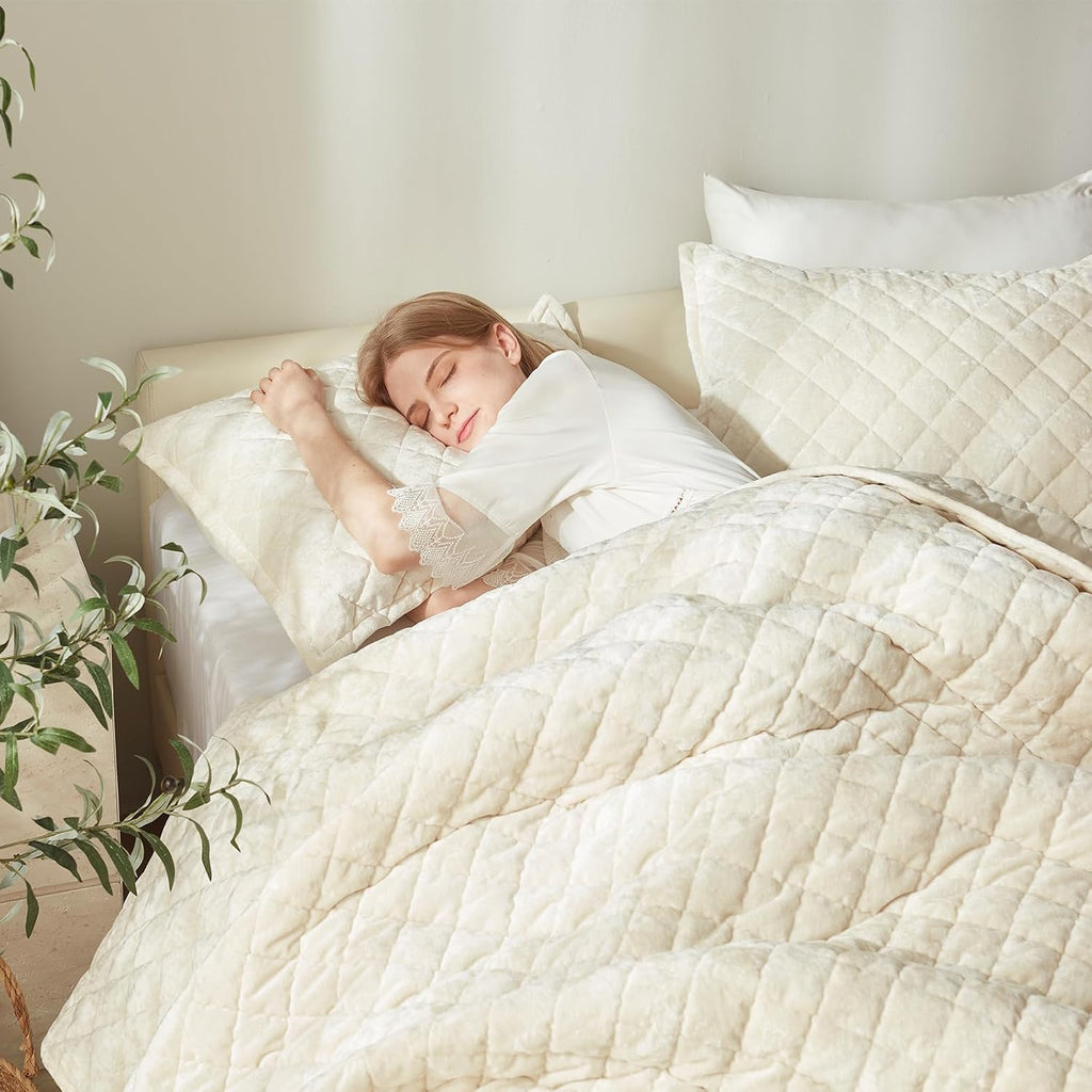 Luxury Velvet Quilt Set King, Lightweight Oversized Bedspread Coverlet Quilted Box Stitch Bedding Set, with 2