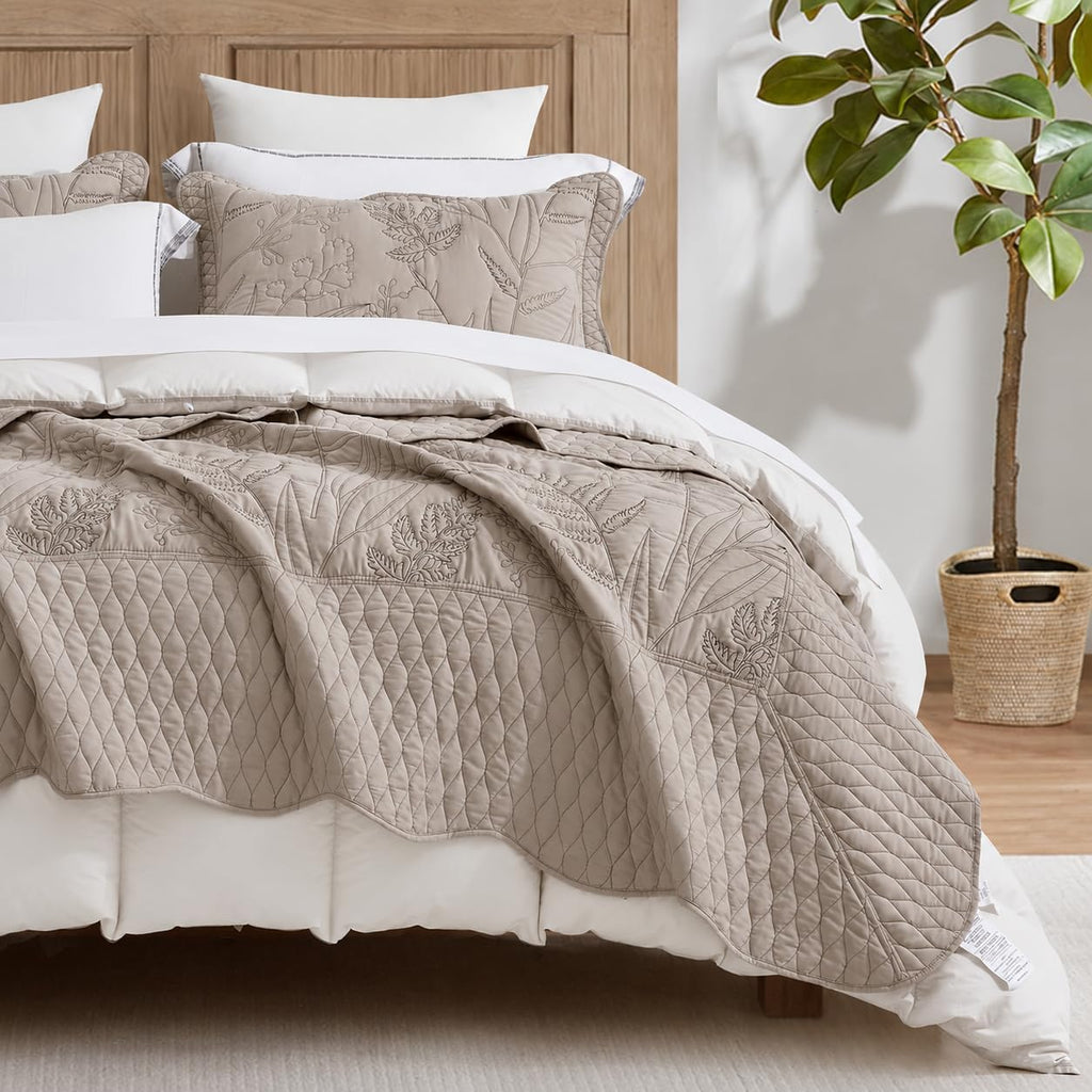 Botanical Oversized Bedspread King - Leaves Pattern Stitching Quilt Set - Elegant & Fresh Style Bedding Coverlets