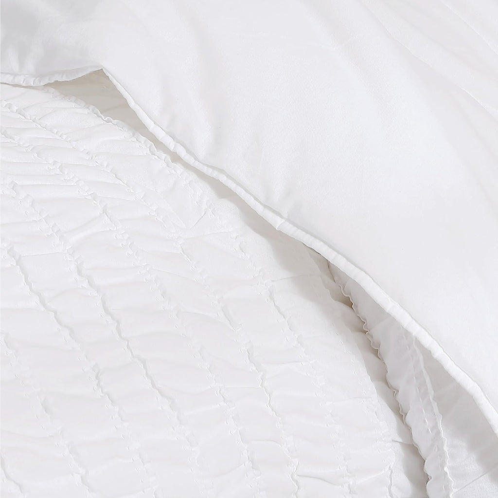 Quilt Set, Reversible Cotton Bedding with Matching Shams, Beautifully Ruched Home Decor for All Seasons (Seren
