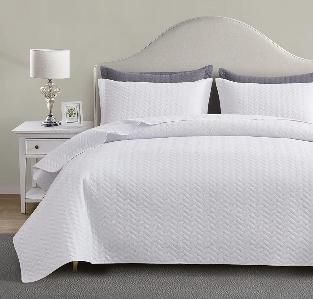 White Quilt Set Queen, Lightweight Bedspread Ultrasonic Chevron Pattern Light Coverlet for All Season Comforter