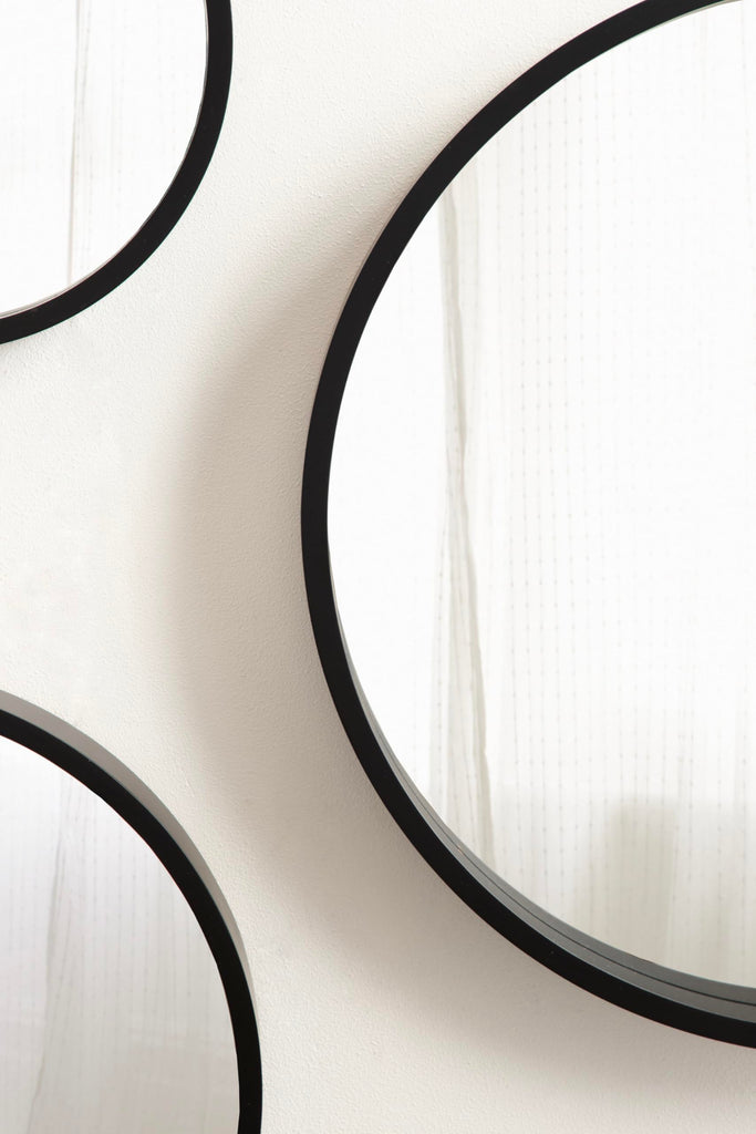 Travis Modern Round Wall Mirror Set; Set of 3; Varying Sizes; Black; Decorative Three-Piece Circle Mirror Set for Use
