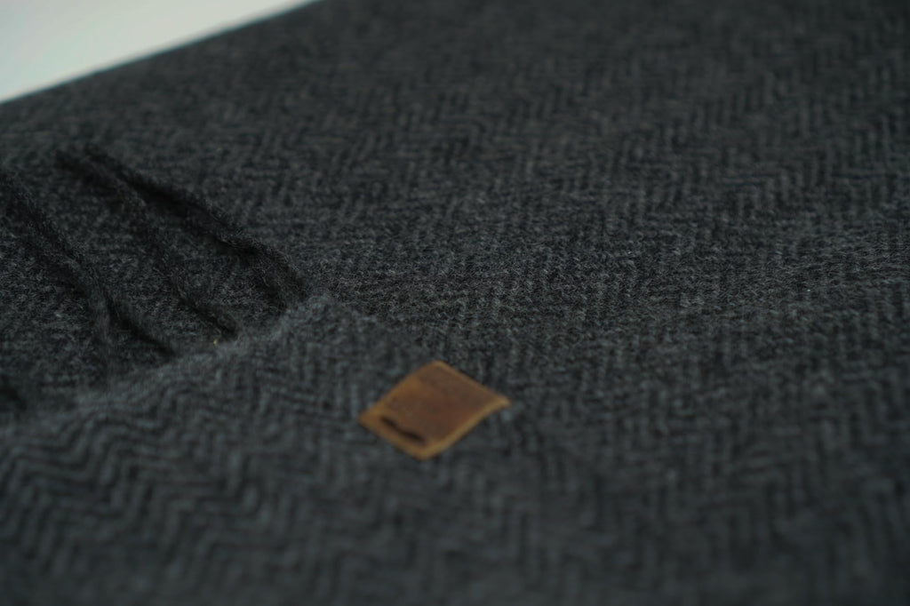 Signature - 100% Cashmere Blanket Throw - Black Grey Herringbone