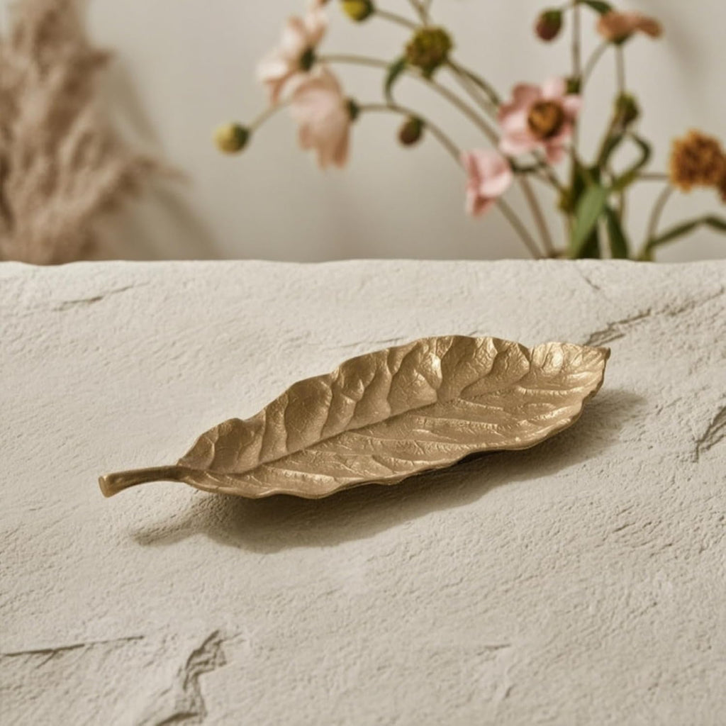 Decorative Tray Cast Aluminum Leaf Tray Metal Catchall Dish Organizer with Elongated Shape and Veined Texture
