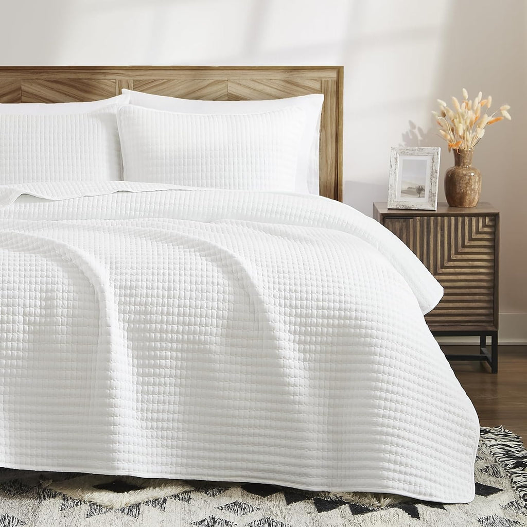 White Quilt Set Queen-3 Pieces Lightweight Bedspreads Summer Coverlet for All Season, Soft Quilt Bedding Set with 2
