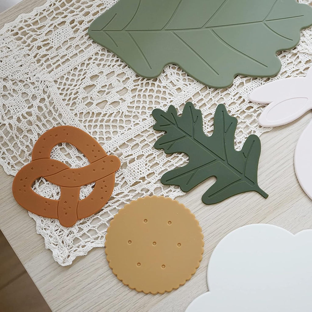 Silicone Trivet Mat, Green Hot Pot Holder Hot Pads for Table and Countertop, Soft Rubber Multi-Use Oak Leaf - Set of 2