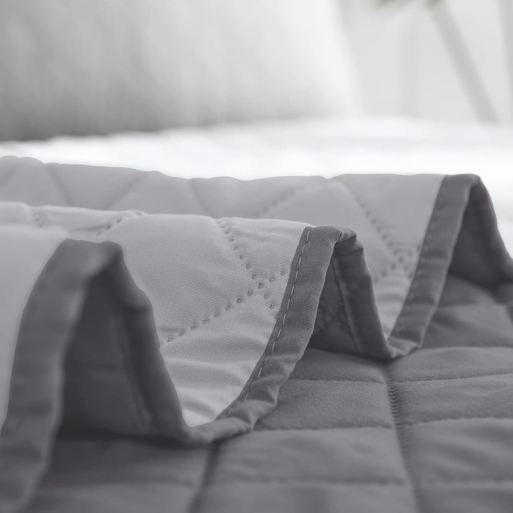Full/Queen Reversible Quilt Set with 1 Quilt and 2 Pillow Shams, Soft Bed Quilt Cover, Lightweight Microfiber