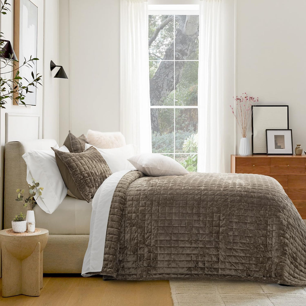 Luxury Velvet Quilt Set King Bedding Sets, Ultra Soft Velvet Comforter Set, Lightweight Channel Box Stitch Oversized