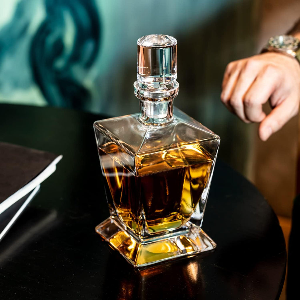 Whiskey Decanter with Lid, 25.4 oz, Caro Collection