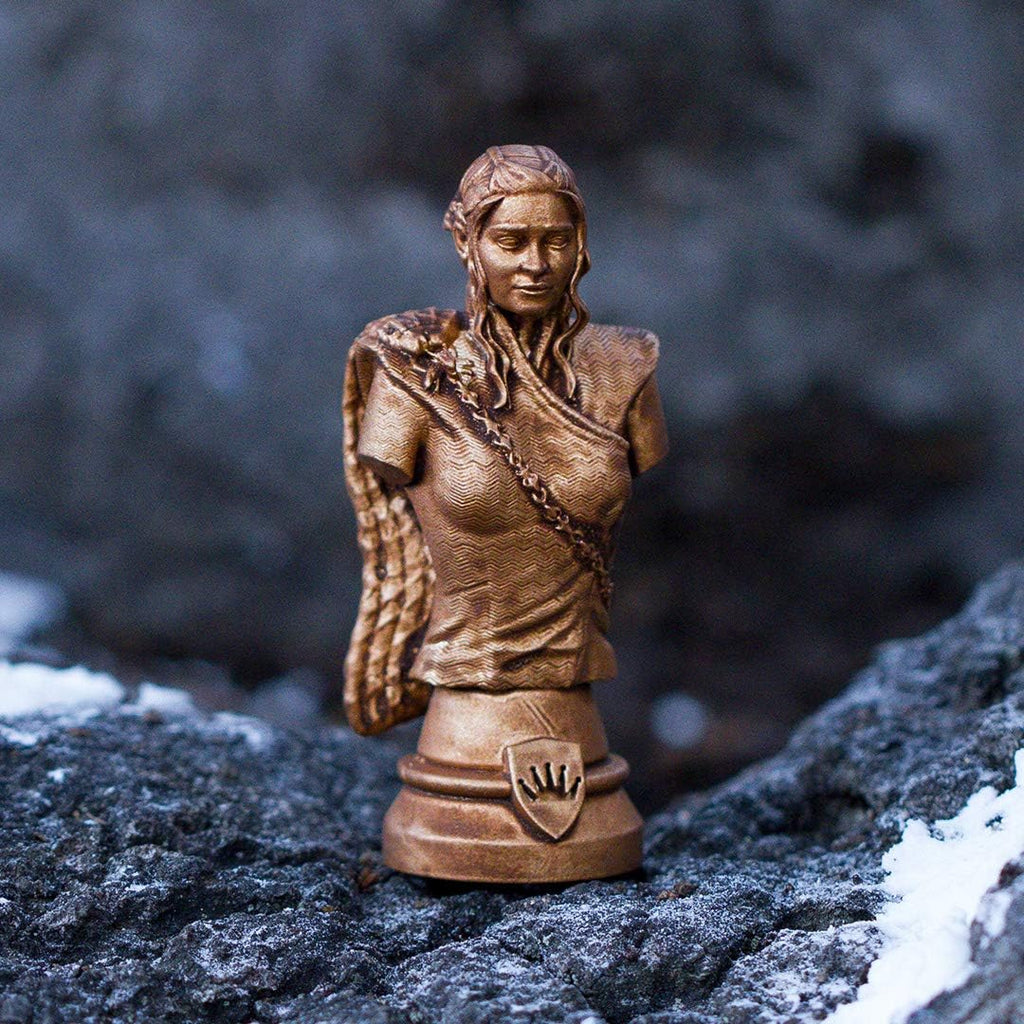 Game of Thrones Collector's Chess Set | 32 Custom Sculpt HBO Game of Thrones TV Characters Chess Pieces | 2 Players