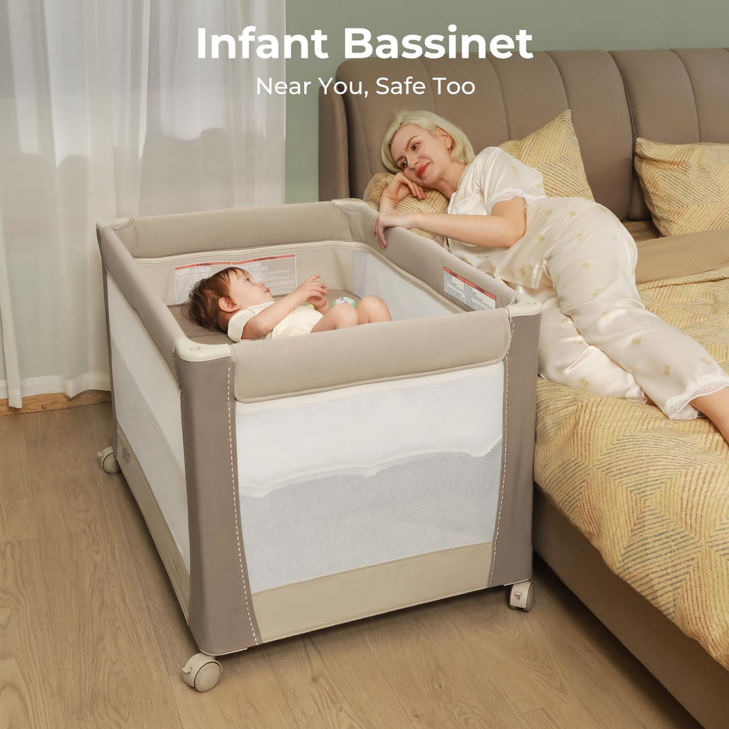 Deluxe Play Yard with Bassinet & Changing Table