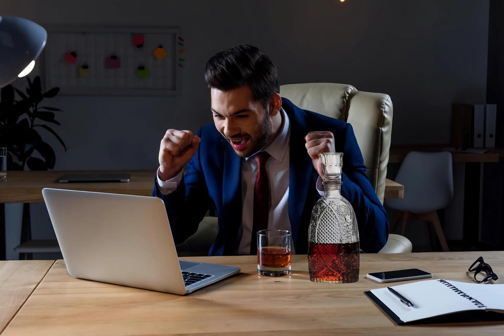Whiskey Decanter,27OZ Liquor Decanter with Stopper