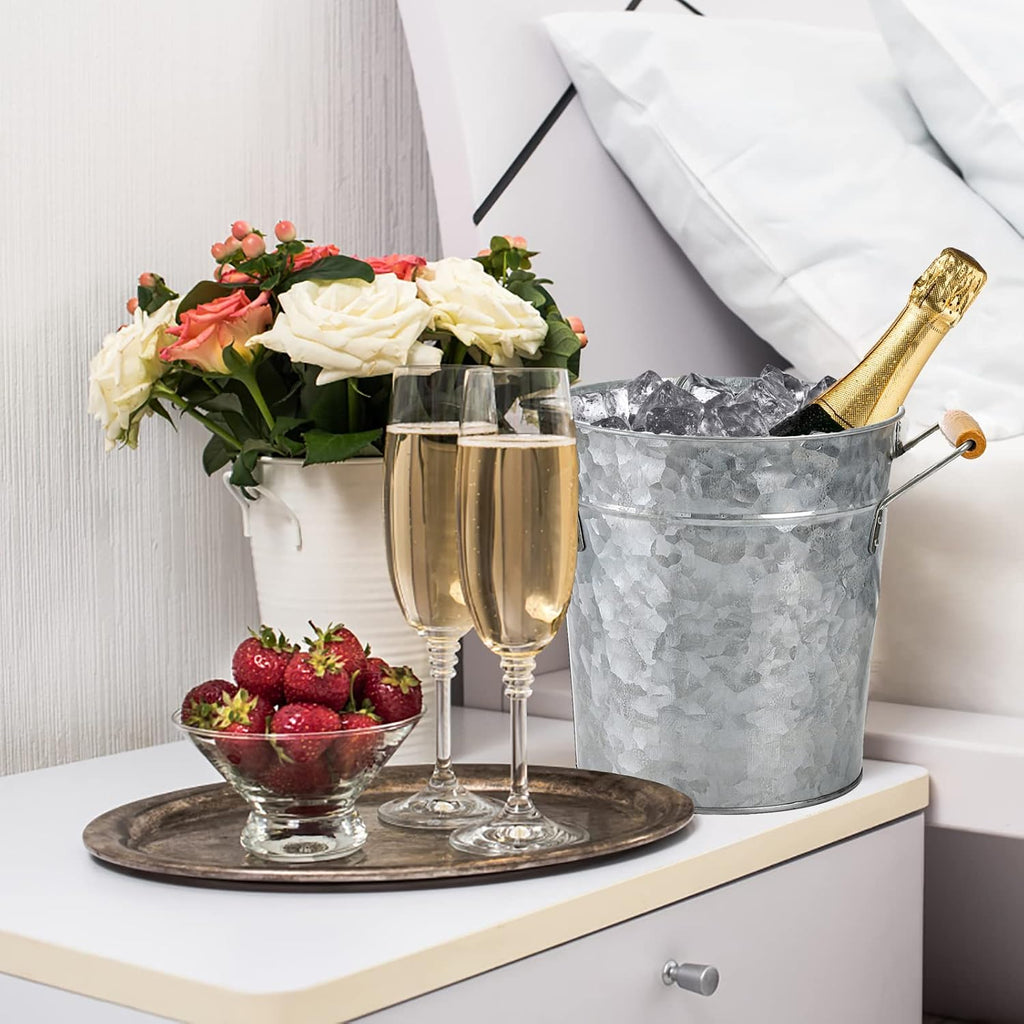 Farmhouse 4 Liter Ice Bucket with Lid, Galvanized Metal Beverage Tub with Scoop and Handles, Drink and Wine Chiller