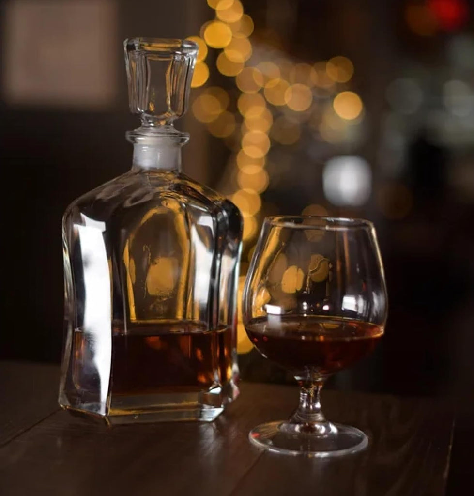 Capitol Glass Decanter with Airtight Geometric Stopper - 23.75 oz Whiskey Decanter for Wine, Bourbon, Brandy, Liquor