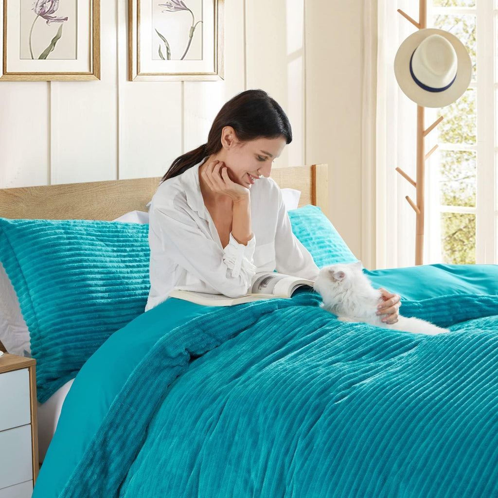 Premium Flannel Duvet Cover Set - 2 PC Reversible Comforter Cover Set with Microfiber Back - 1 Velvet Duvet
