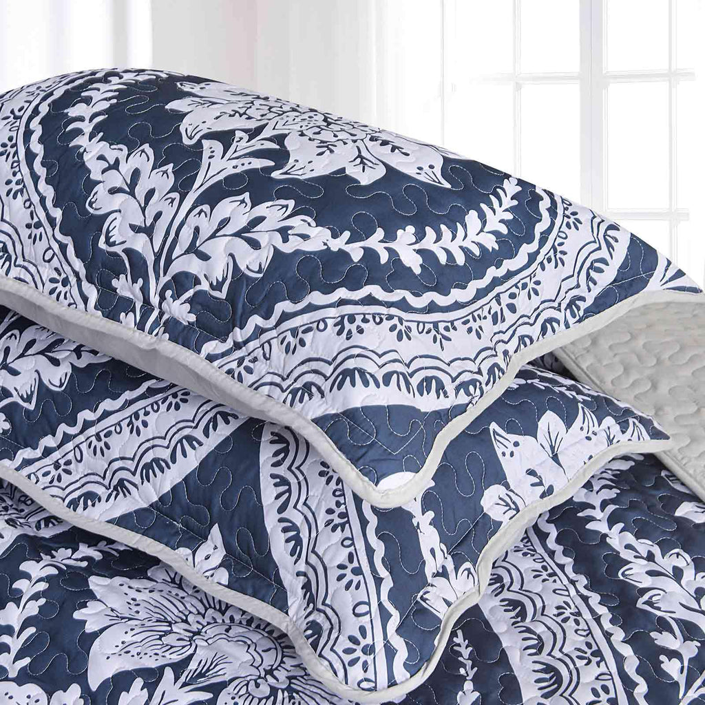 Quilt Set Queen Size 3Pcs, Navy Blue White Floral Damask Oversized Scallop Bedspreads, Soft Lightweight Coverlet Bed