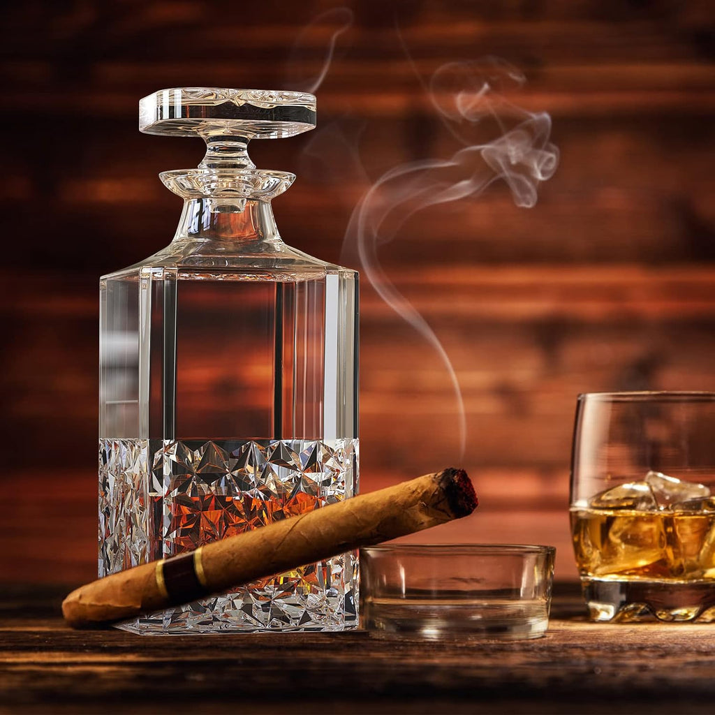 Crystal Whiskey Decanters, Lead-free Decanter with Glass Stopper, Vodka decanter for Wine, Bourbon, Brandy, Liquor