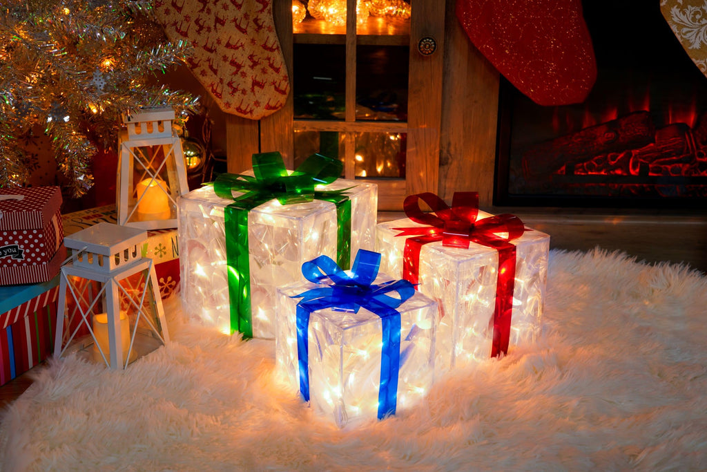 Set of 3 Christmas Lighted Gift Boxes, 60 LED Light Up Present Boxes for Christmas Decorations Indoor Outdoor Yard