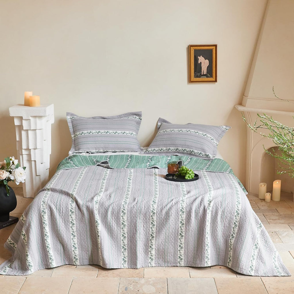 Cotton Jacquard Flower Quilt Set, 3-Piece Botanical Bedspread
