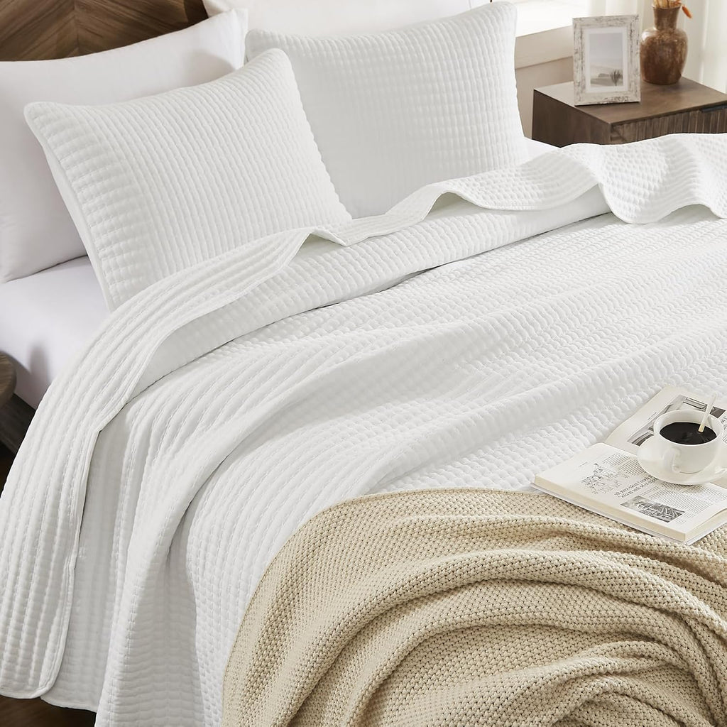 White Quilt Set Queen-3 Pieces Lightweight Bedspreads Summer Coverlet for All Season, Soft Quilt Bedding Set with 2