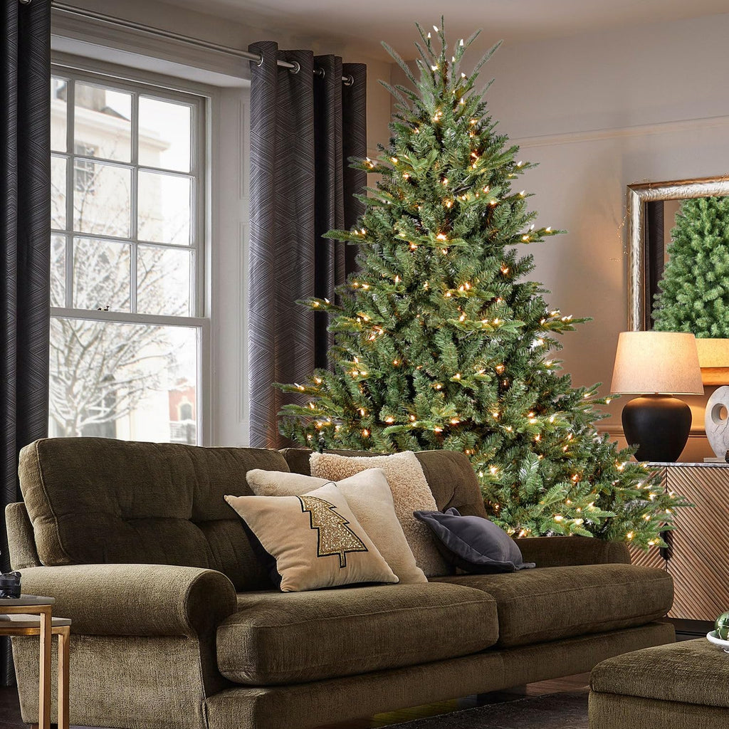 Full Christmas Tree with 900 UL Lights, PE/PVC Branches, Green