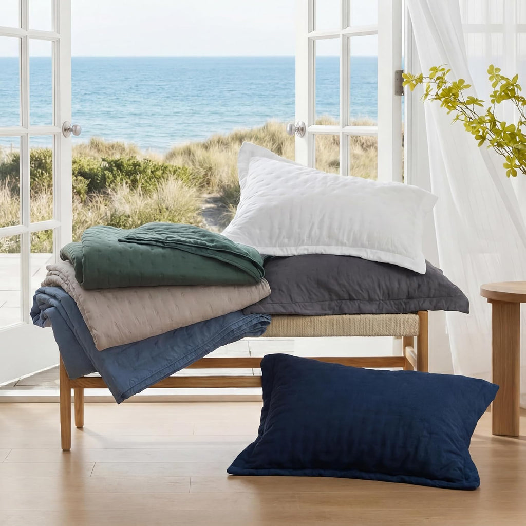 Quilts Queen - Lightweight Comforter Queen for Summer, Bright White Bedspread Quilt with Clover Pattern, Soft