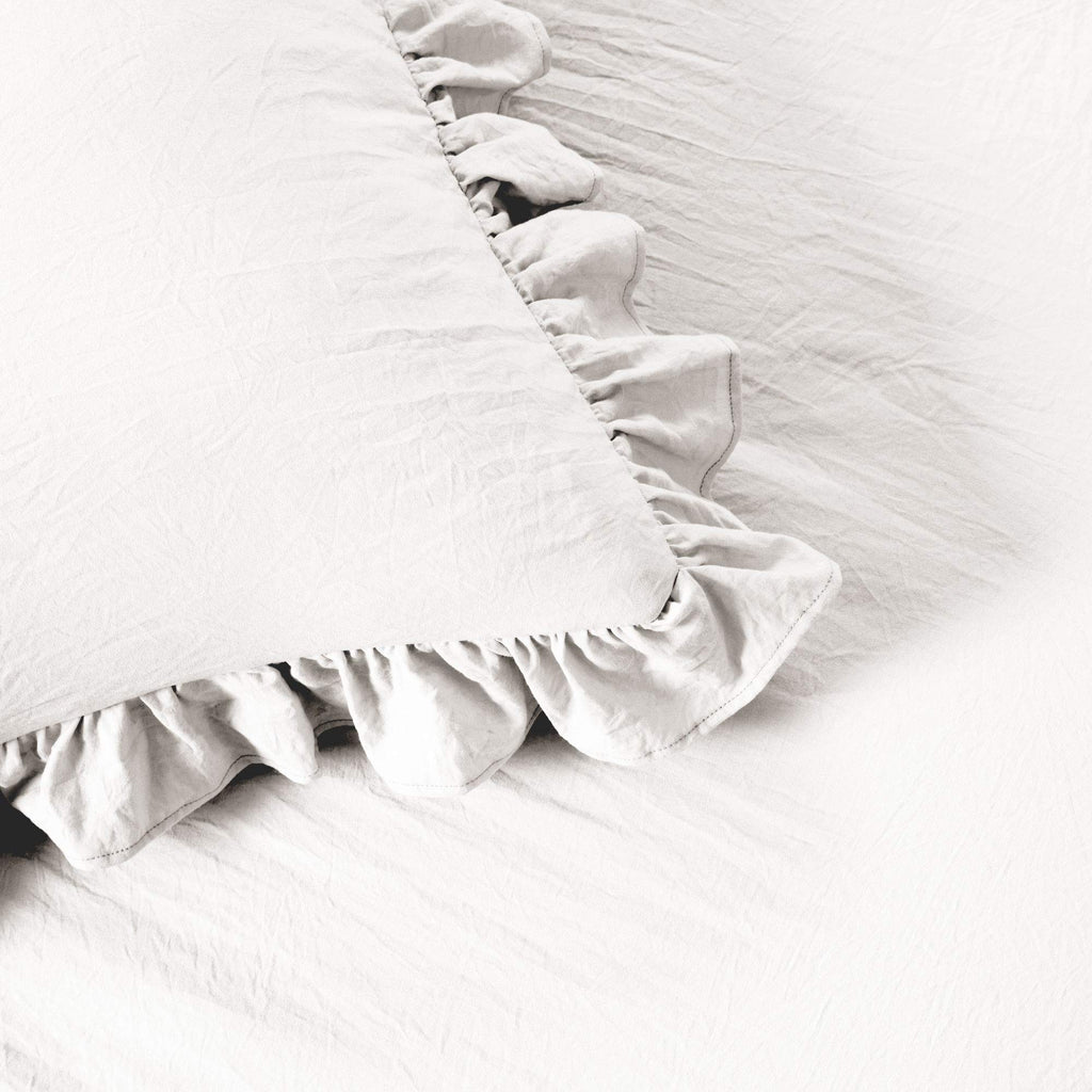 Ruffle Skirt Bedspread Set - 3-Piece Luxurious Farmhouse Bedding - Elegant Ruffle Detail - Timeless Style - Soft