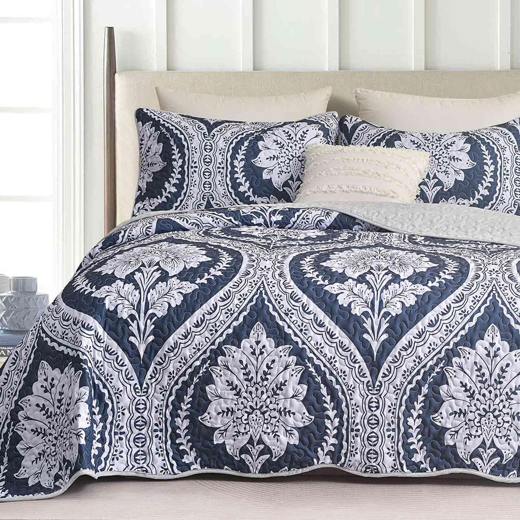 Quilt Set Queen Size 3Pcs, Navy Blue White Floral Damask Oversized Scallop Bedspreads, Soft Lightweight Coverlet Bed