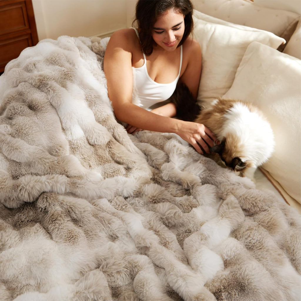 Soft Fluffy Faux Fur Throw Blanket, Fuzzy Fleece Bubble Blanket Cozy Gifts for Women Men Teen Girls, Taupe Brown