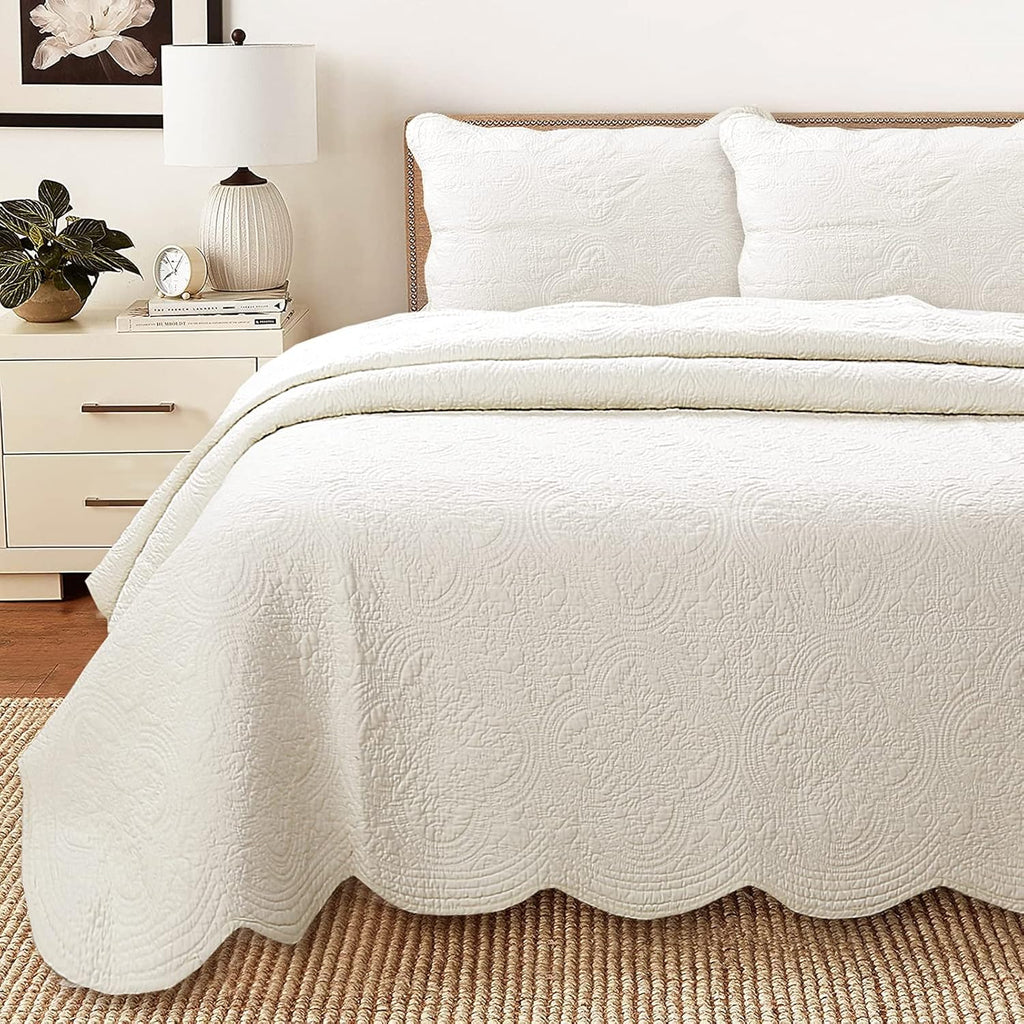 100% Cotton Medallion Off White Matelasse Embossed Bedding Quilt Set, Reversible Lightweight Bedspread, Coverlet for All Season (Blantyre - Ivory, Queen - 3 piece)