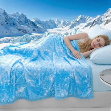 A Single Cooling Blanket, Lightweight, Breathable, and Soft. A Summer Blanket that can Absorb Heat, Relieve Night