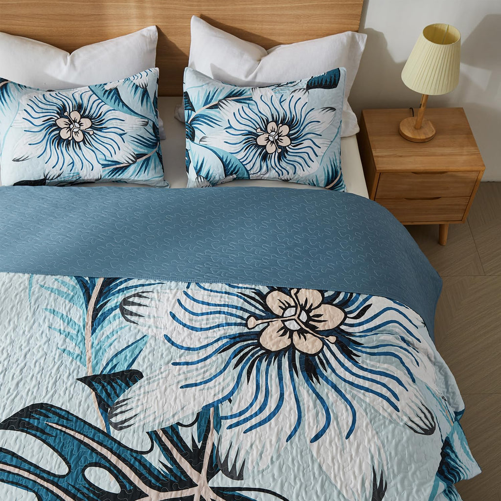 Quilt Bedding Set, White Green Botanical Pattern Light Blue Quilt Set, 3 Piece Lightweight Soft Summer