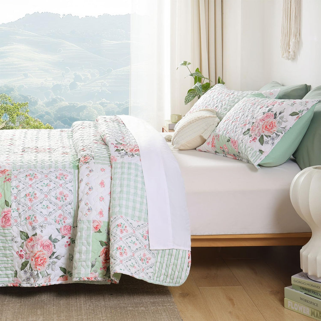 Floral Quilt Set - Ultra Soft Lightweight Bedspread, Green Bedding Set with Pillowcases