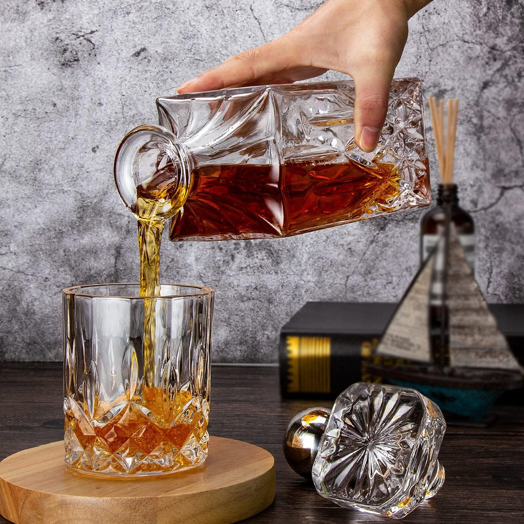 Whiskey Decanter With Glass Stopper ,25 oz Liquor Decanter For Alcohol , Wine , Scotch , Brandy or Bourbon Decanter