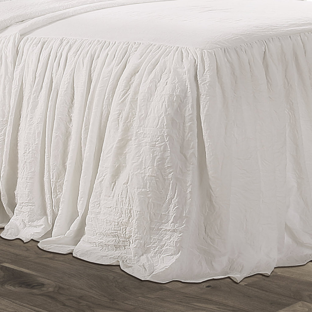 Ruffle Skirt Bedspread Set - 3-Piece Luxurious Farmhouse Bedding - Elegant Ruffle Detail - Timeless Style - Soft