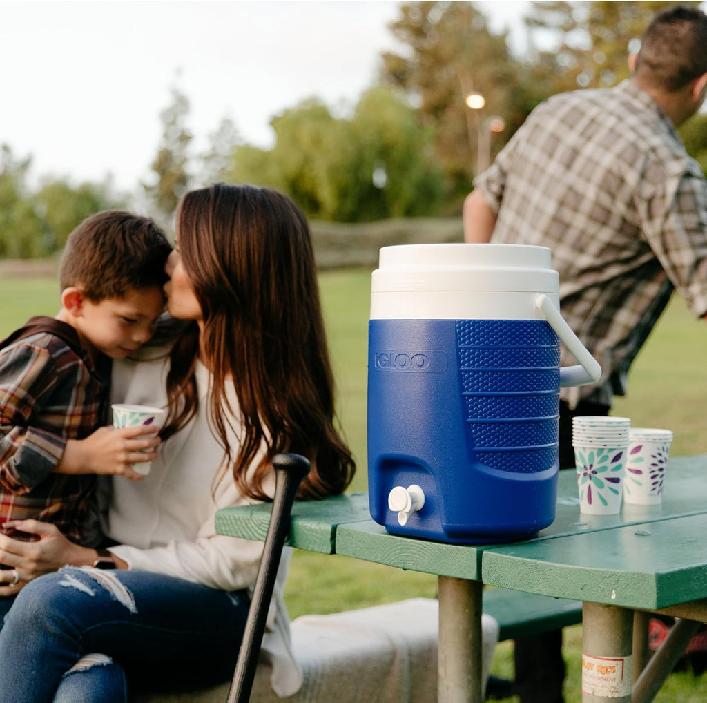 2 Gallon Portable Sports Cooler Water Beverage Dispenser, Insulated Cooler Dispenser, Majestic Blue
