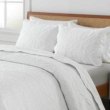 White Quilt Coverlet - 3-Piece 100% Cotton Matelasse Embossed Bed Spreads Lightweight Bedspread