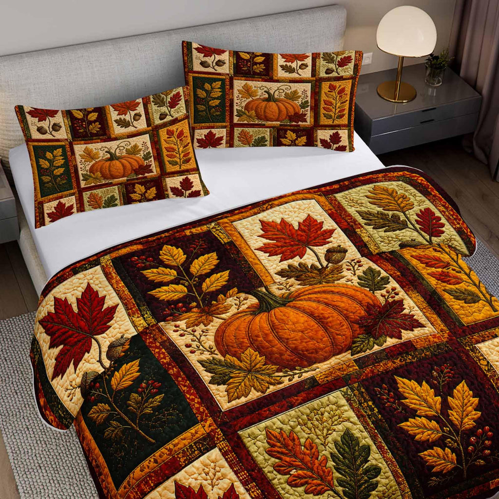 Fall Pumpkin Patchwork Quilt Set for Adults with 2 Pillowcases.